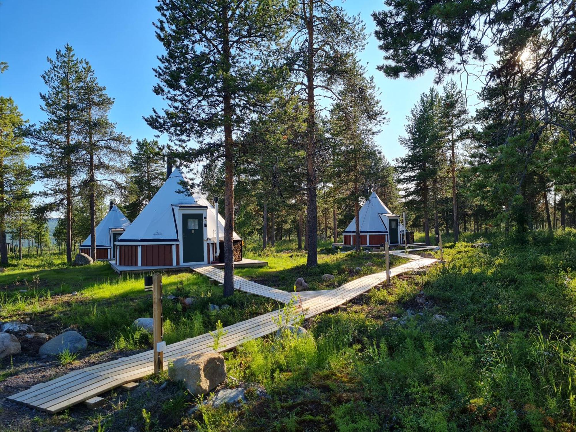 Reindeer Lodge *