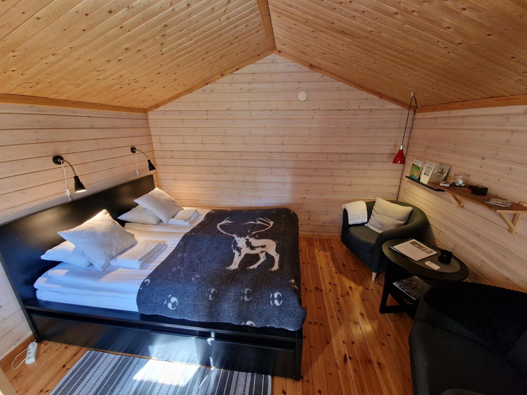 Reindeer Lodge *